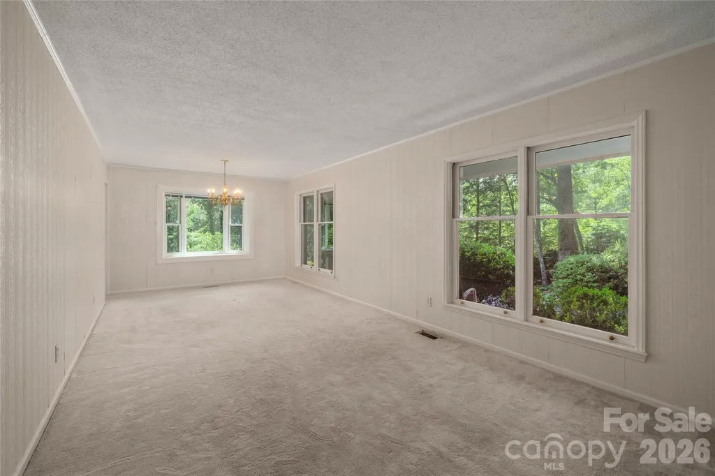 15 Carriage Court Hendersonville NC 28791