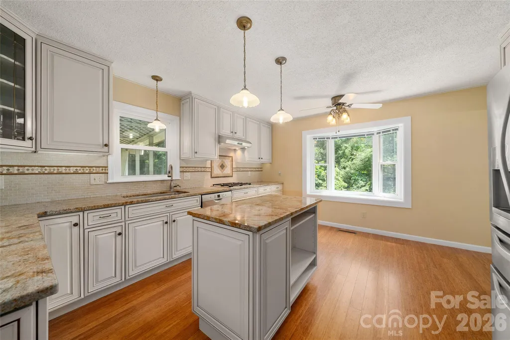 15 Carriage Court Hendersonville NC 28791