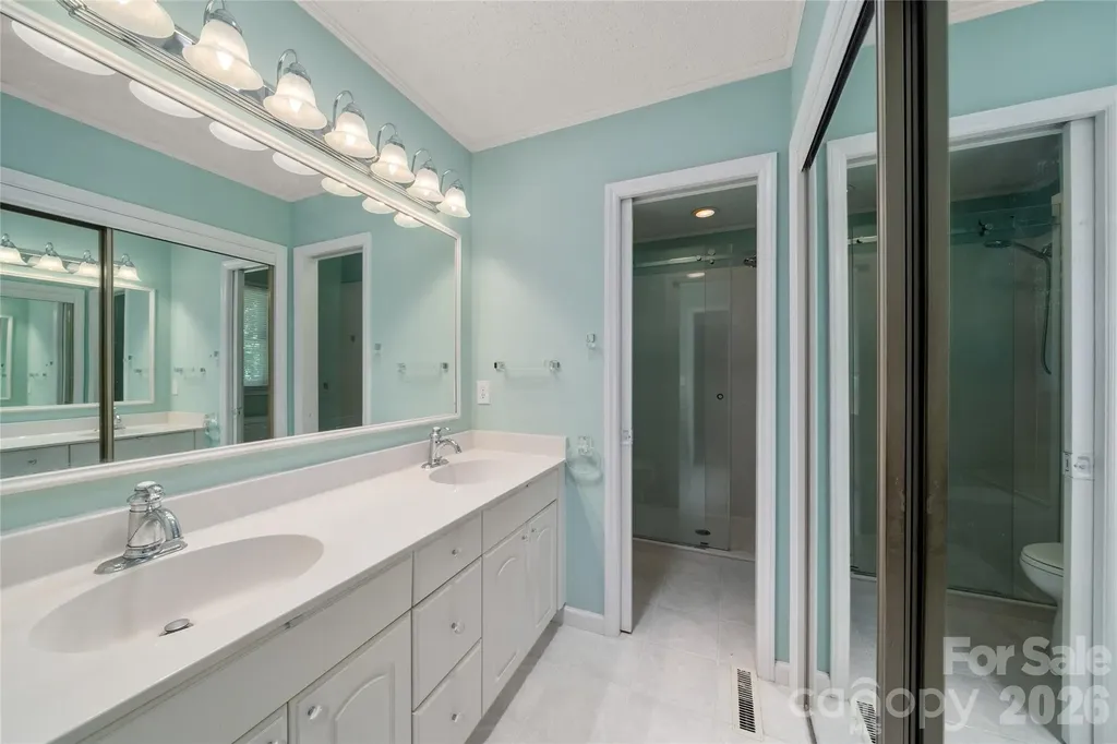 15 Carriage Court Hendersonville NC 28791