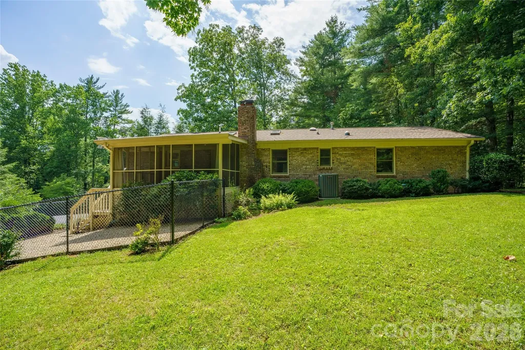 15 Carriage Court Hendersonville NC 28791