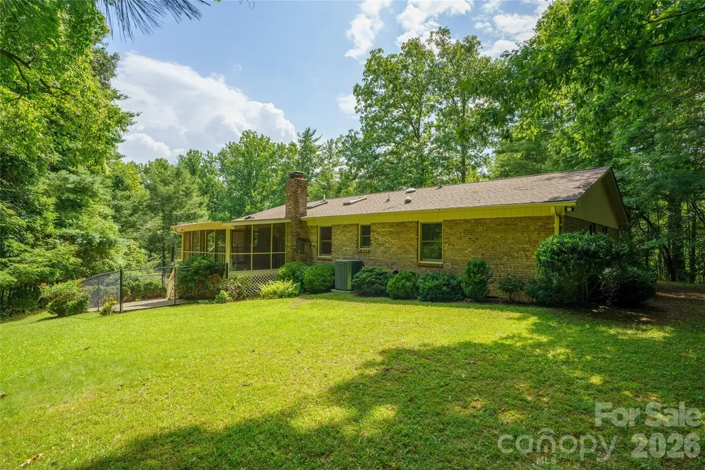 15 Carriage Court Hendersonville NC 28791