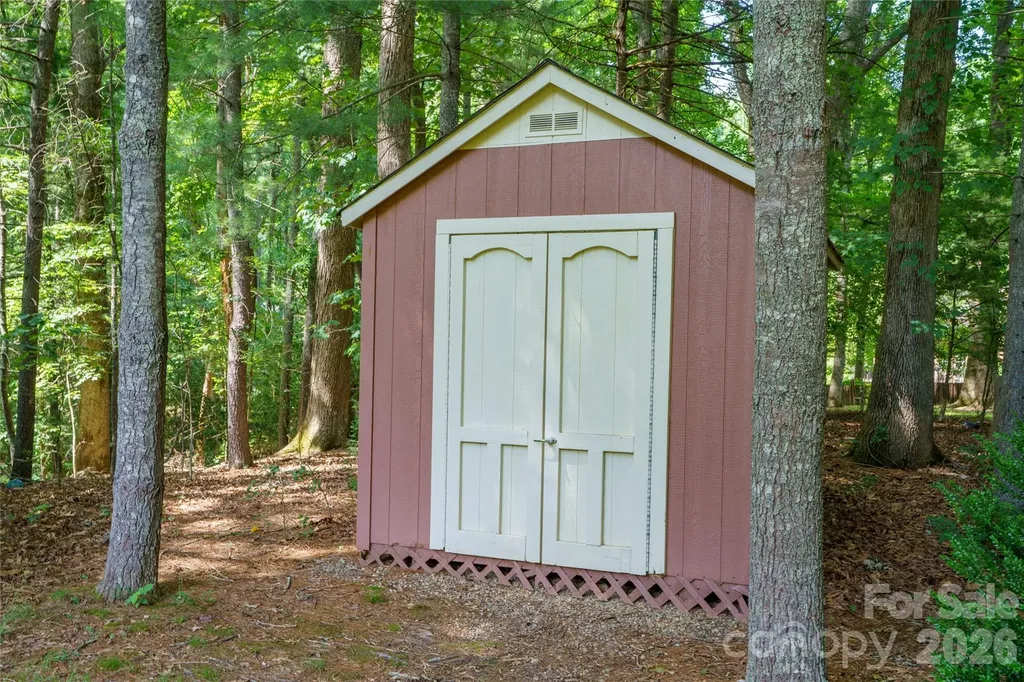15 Carriage Court Hendersonville NC 28791