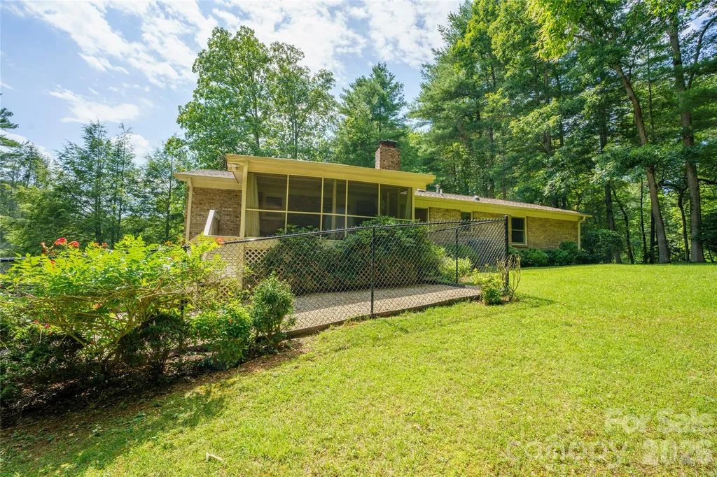 15 Carriage Court Hendersonville NC 28791