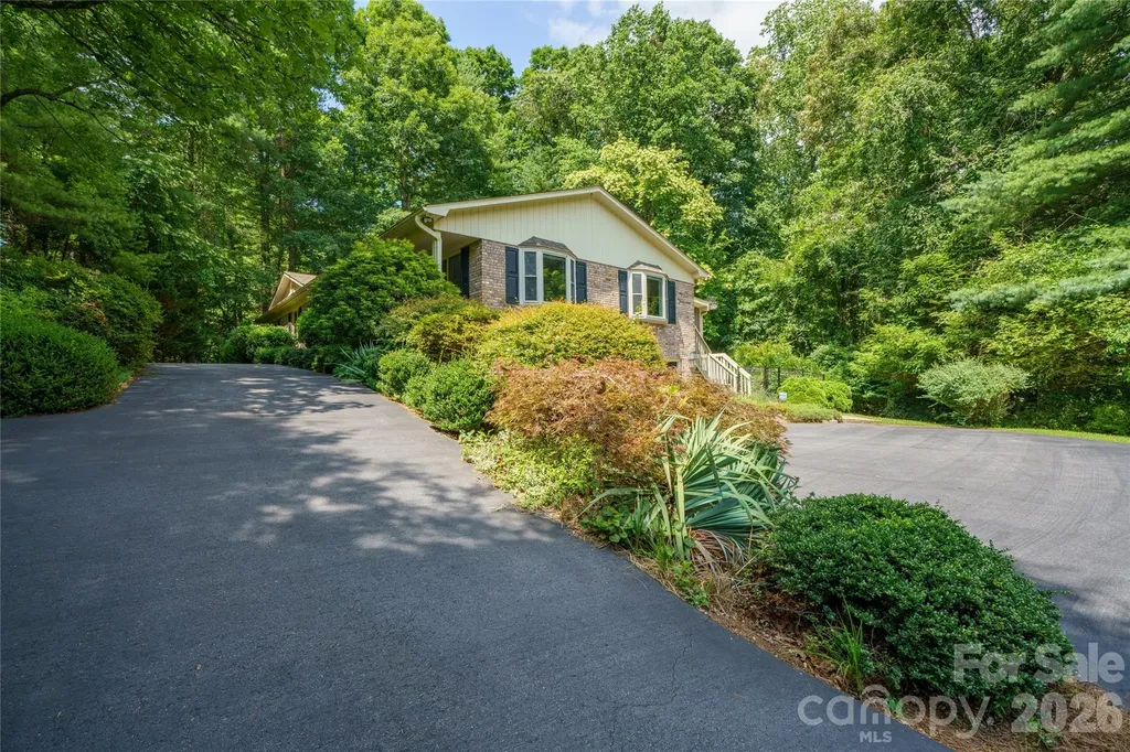 15 Carriage Court Hendersonville NC 28791