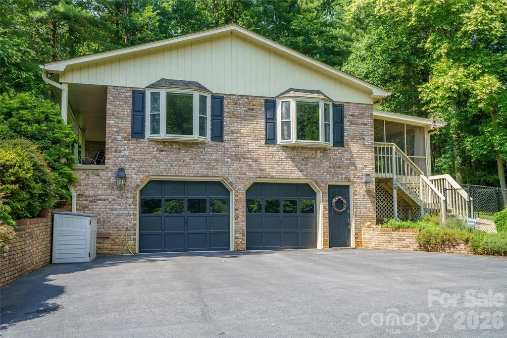 15 Carriage Court Hendersonville NC 28791