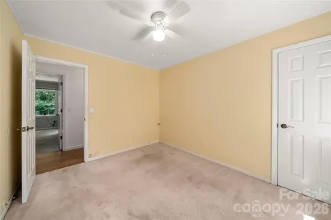 15 Carriage Court Hendersonville NC 28791