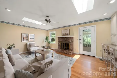 15 Carriage Court Hendersonville NC 28791