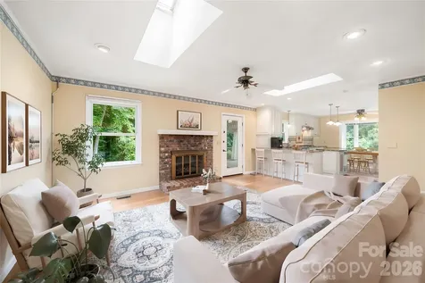 15 Carriage Court Hendersonville NC 28791