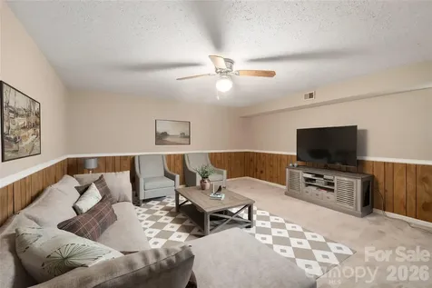 15 Carriage Court Hendersonville NC 28791