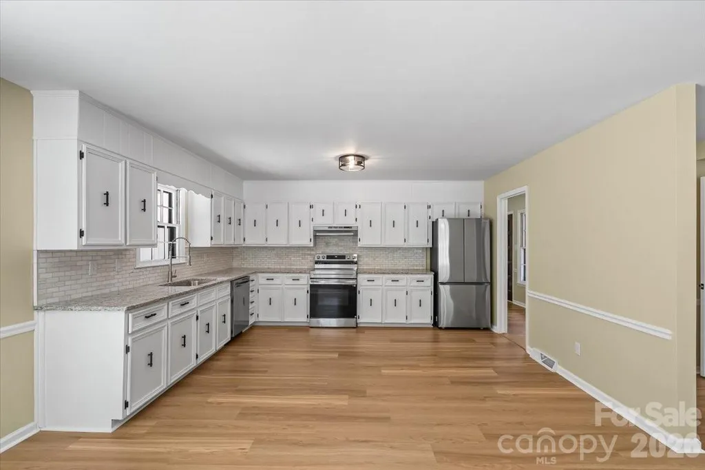 4024 Wandering Lane NE Hickory NC 28601