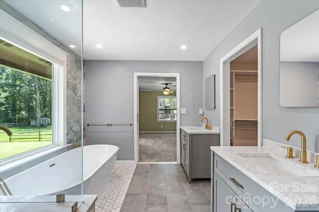 4024 Wandering Lane NE Hickory NC 28601