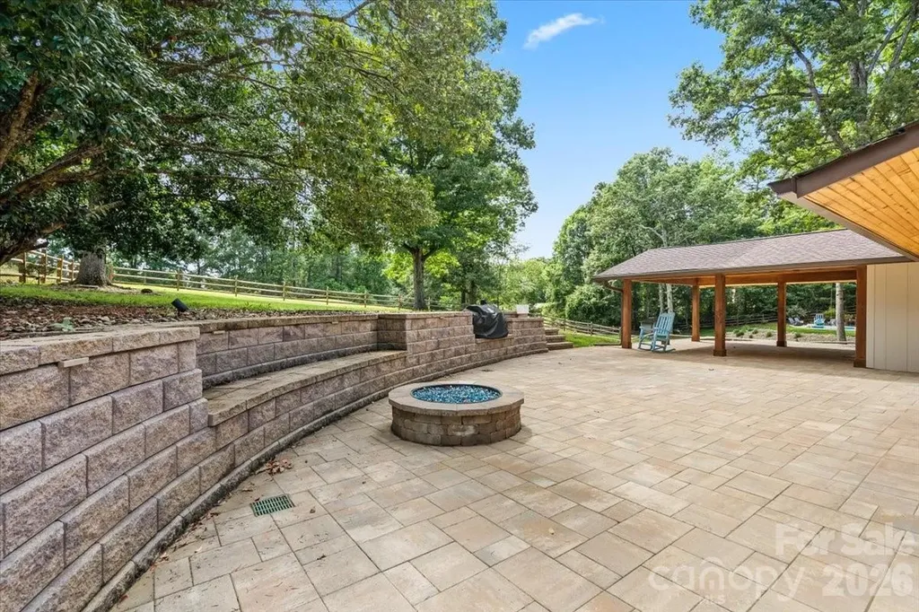 4024 Wandering Lane NE Hickory NC 28601