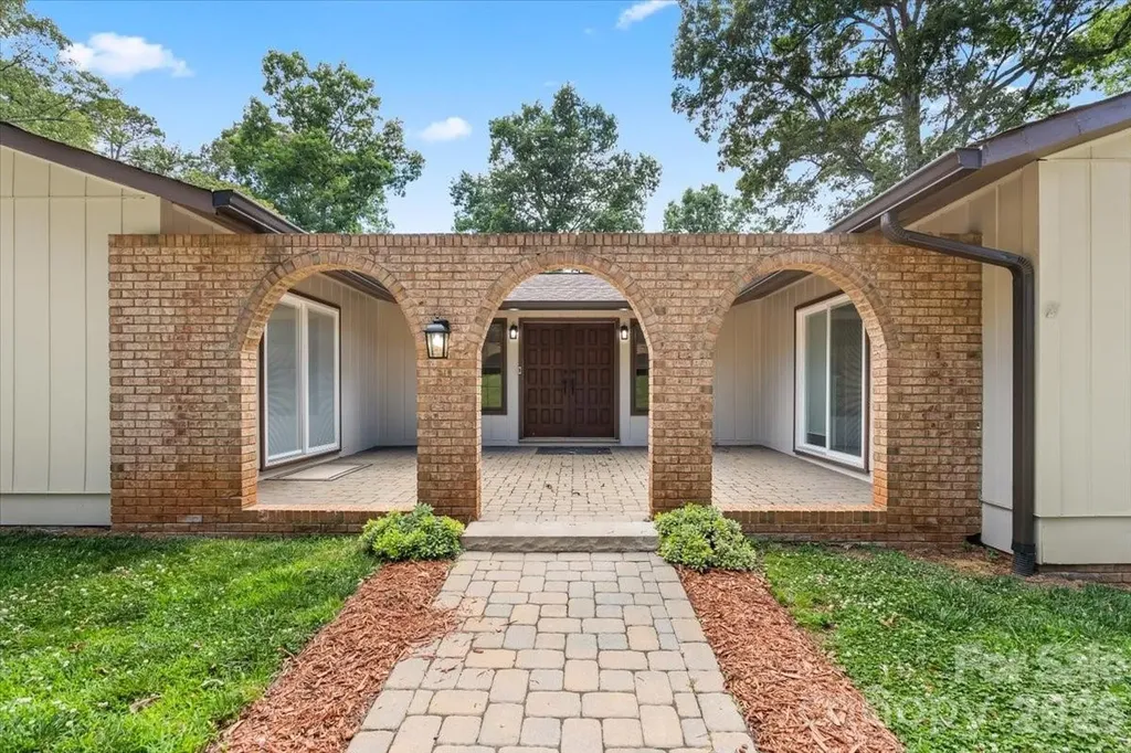 4024 Wandering Lane NE Hickory NC 28601