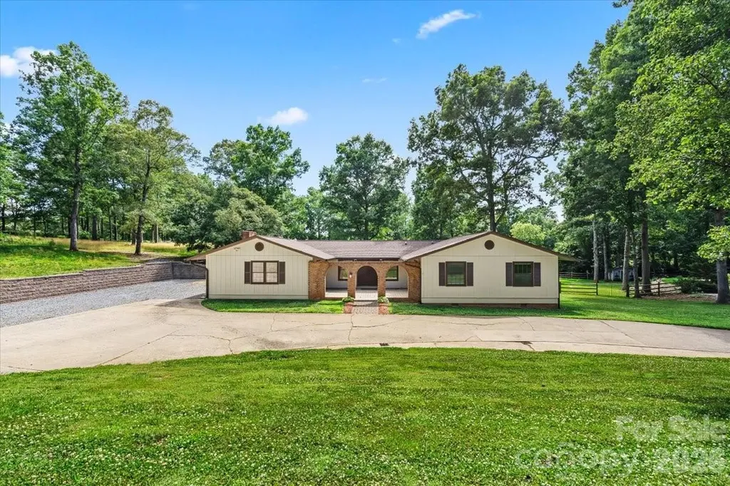 4024 Wandering Lane NE Hickory NC 28601
