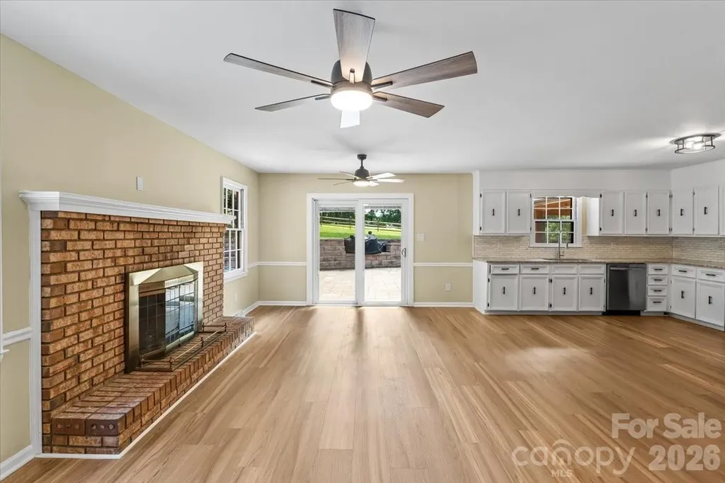 4024 Wandering Lane NE Hickory NC 28601