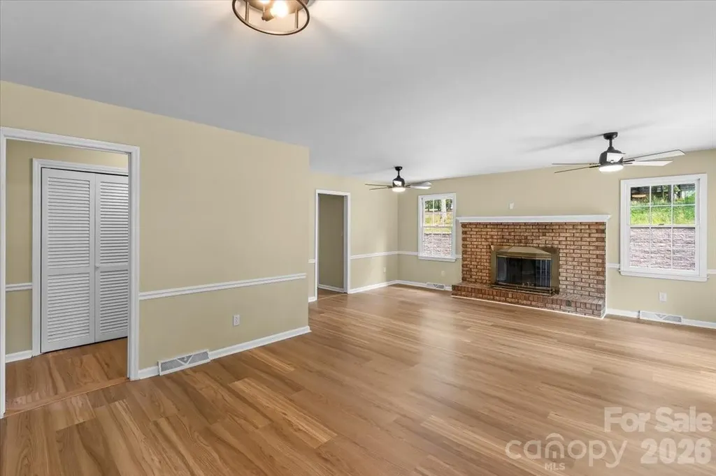 4024 Wandering Lane NE Hickory NC 28601