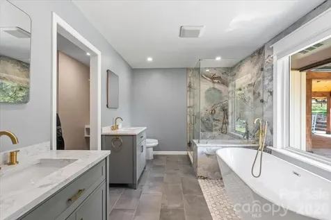 4024 Wandering Lane NE Hickory NC 28601