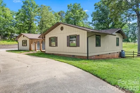 4024 Wandering Lane NE Hickory NC 28601