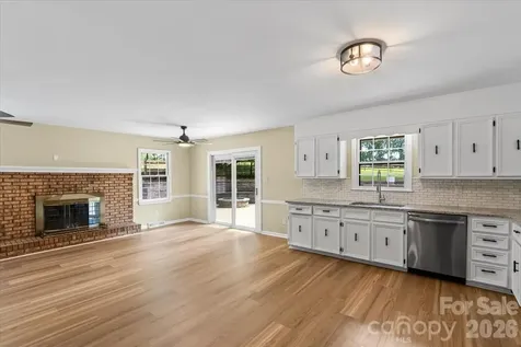 4024 Wandering Lane NE Hickory NC 28601