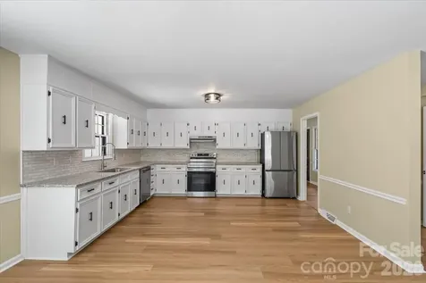 4024 Wandering Lane NE Hickory NC 28601