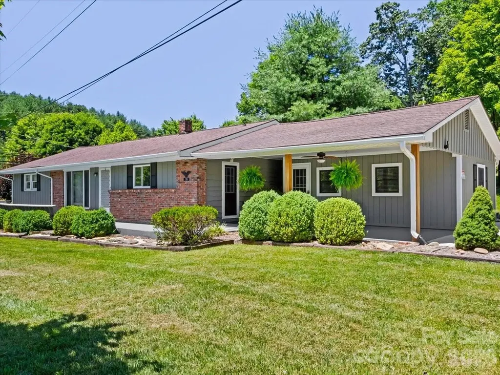 39 Hawthorne Lane Burnsville NC 28714