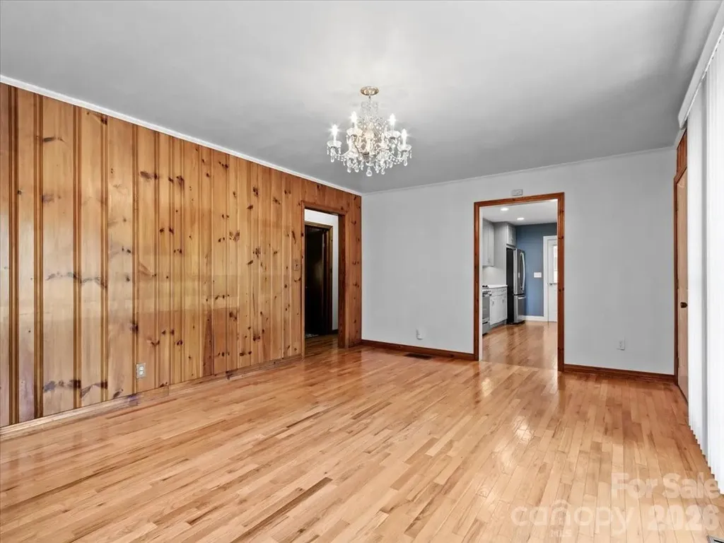 39 Hawthorne Lane Burnsville NC 28714