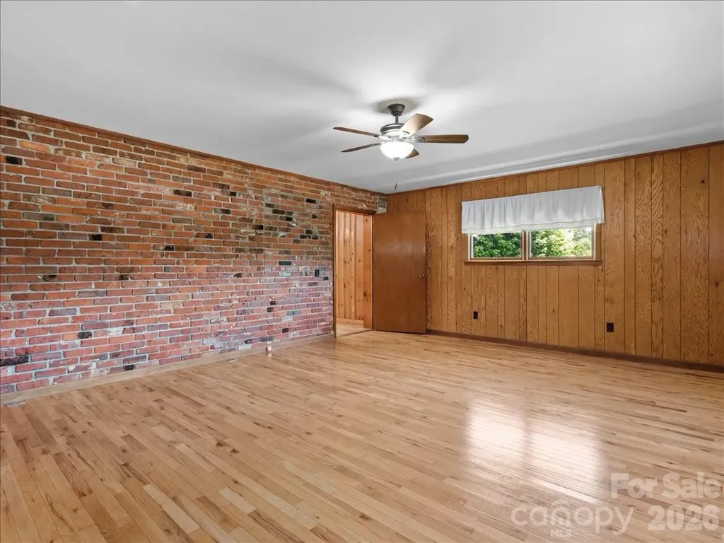 39 Hawthorne Lane Burnsville NC 28714