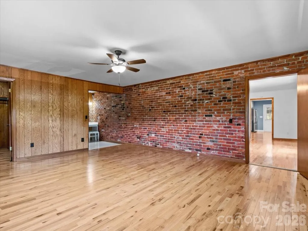39 Hawthorne Lane Burnsville NC 28714