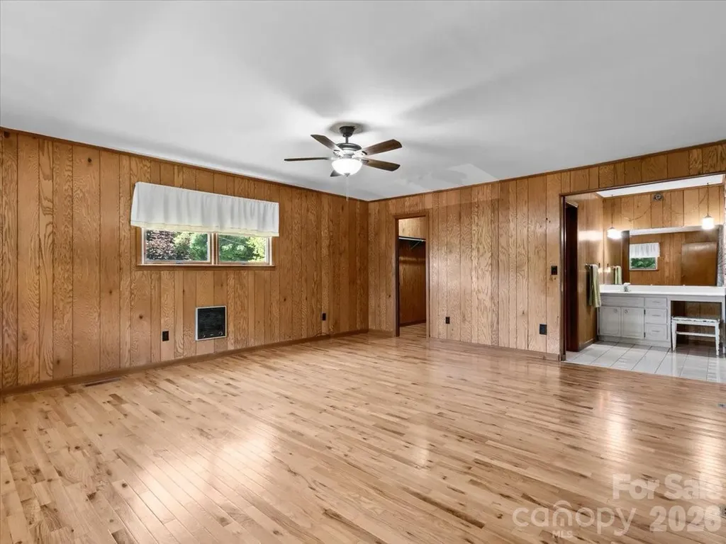 39 Hawthorne Lane Burnsville NC 28714