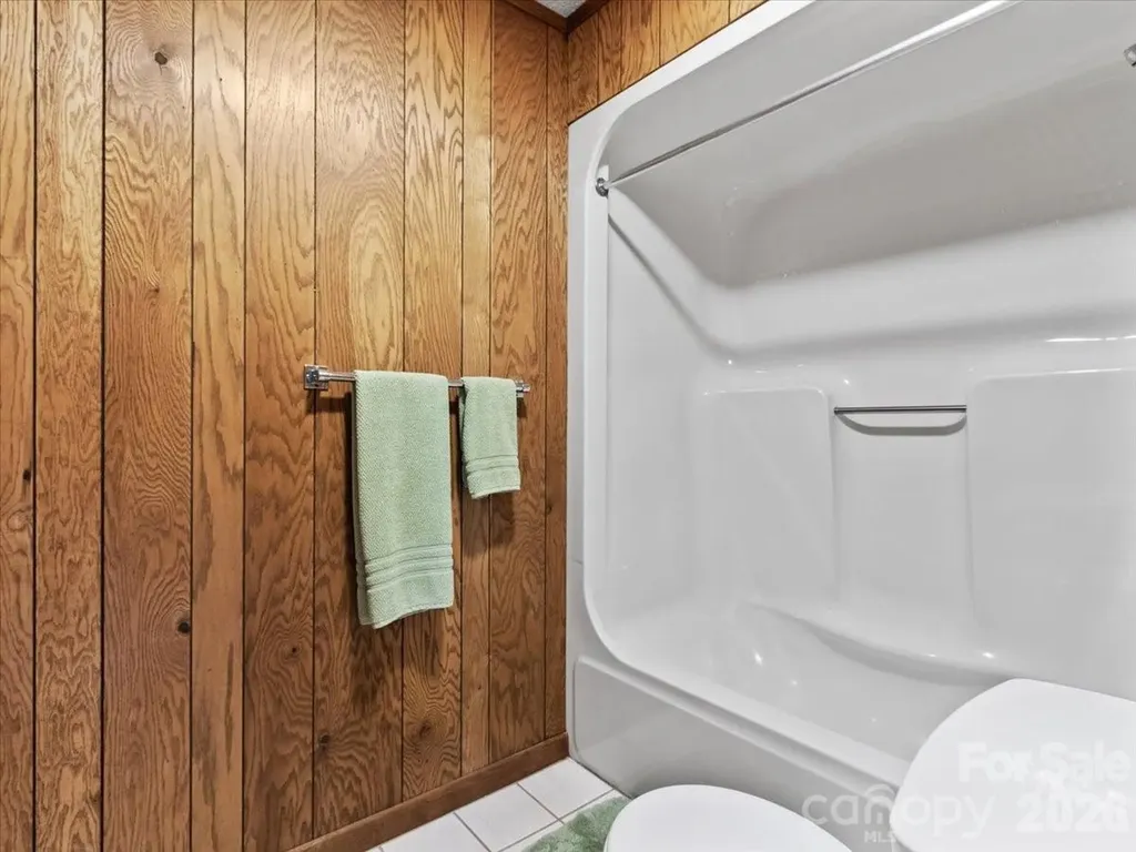 39 Hawthorne Lane Burnsville NC 28714