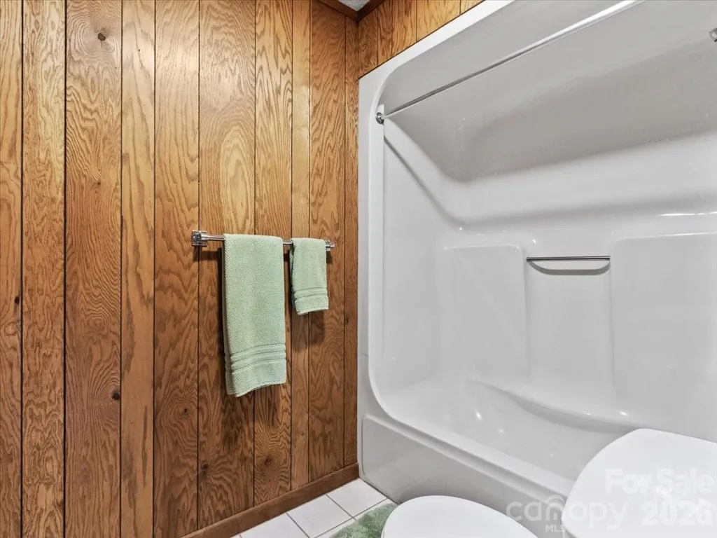 39 Hawthorne Lane Burnsville NC 28714