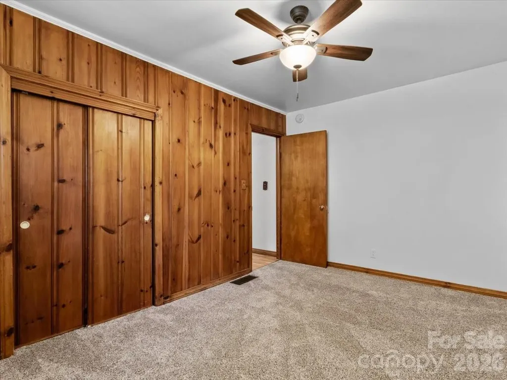 39 Hawthorne Lane Burnsville NC 28714