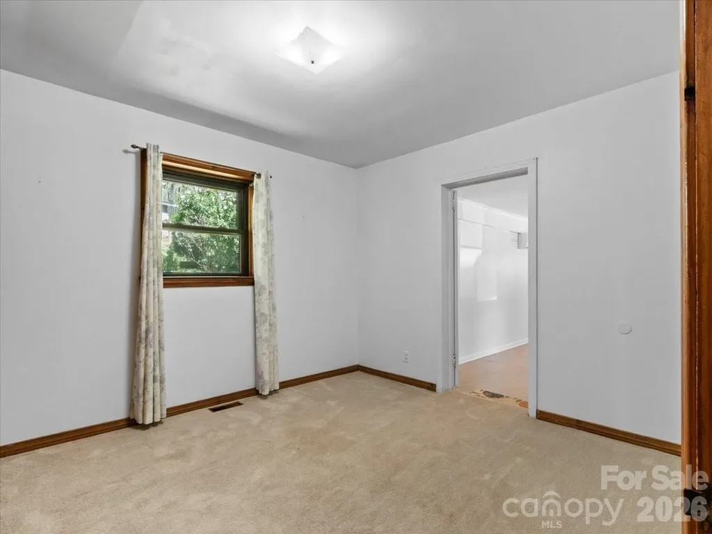 39 Hawthorne Lane Burnsville NC 28714