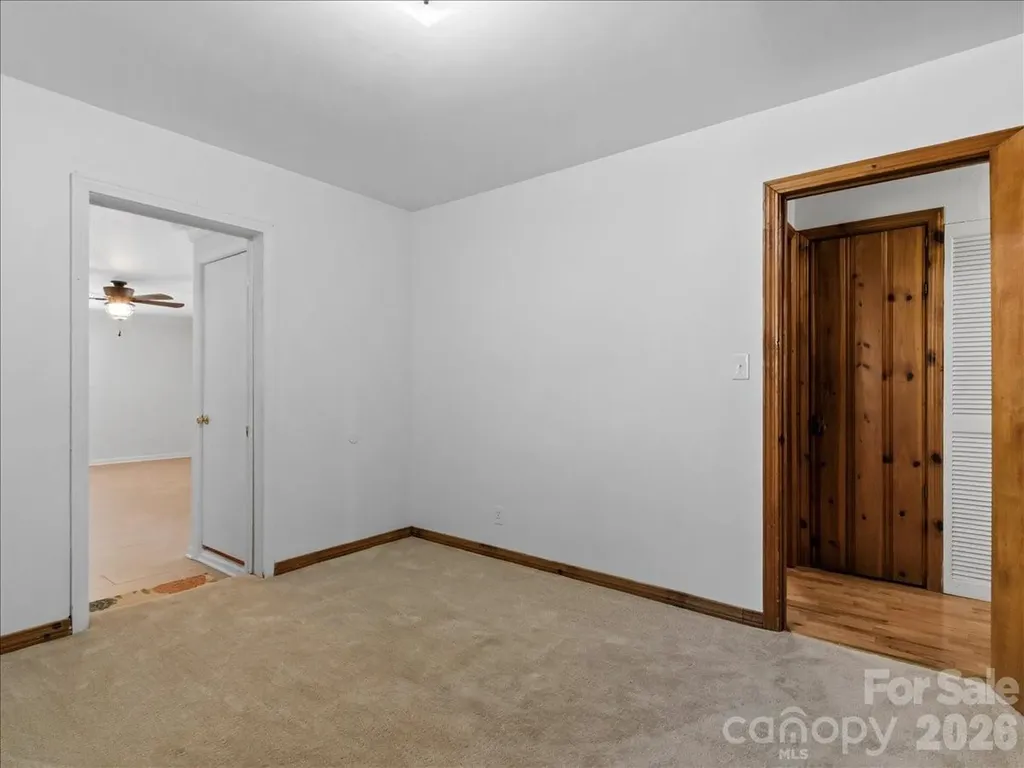 39 Hawthorne Lane Burnsville NC 28714