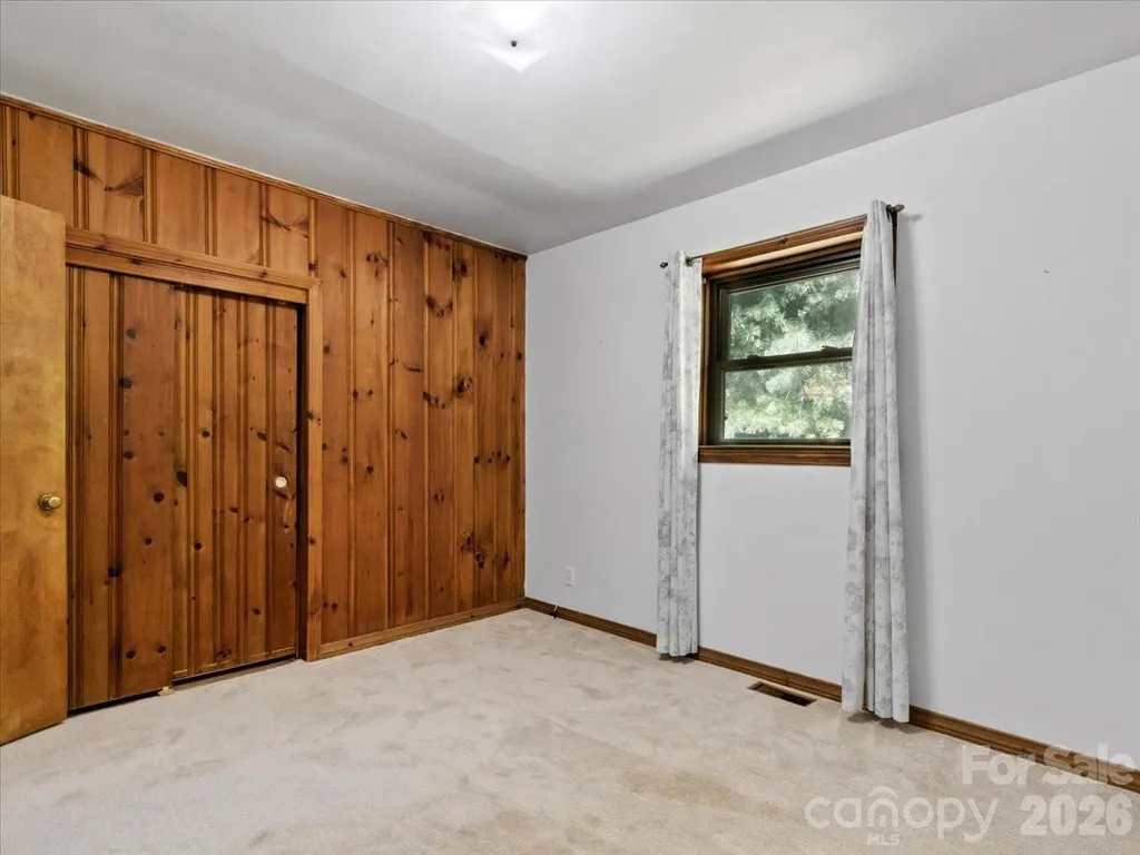 39 Hawthorne Lane Burnsville NC 28714