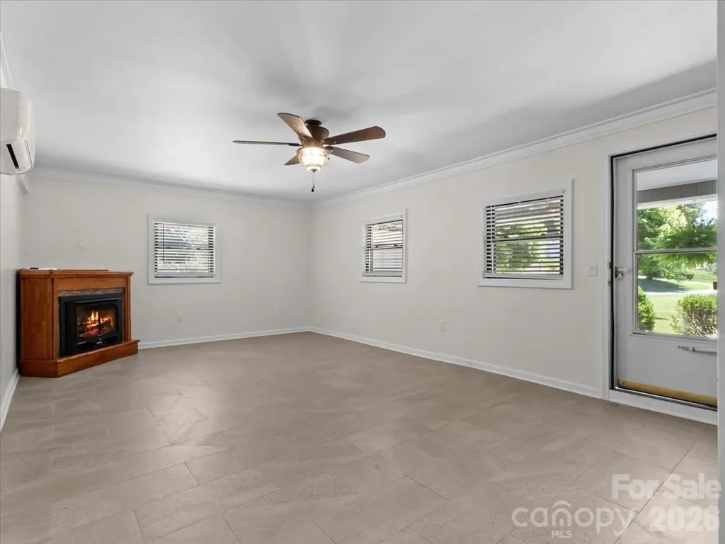 39 Hawthorne Lane Burnsville NC 28714