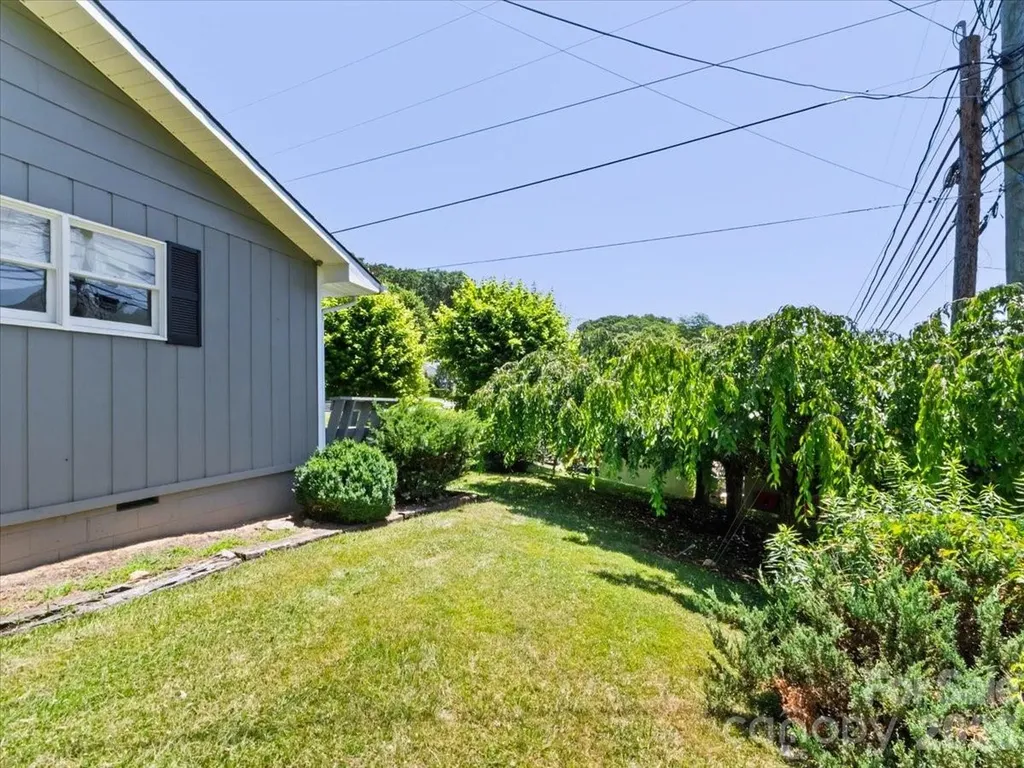 39 Hawthorne Lane Burnsville NC 28714