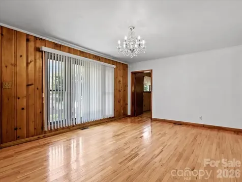 39 Hawthorne Lane Burnsville NC 28714
