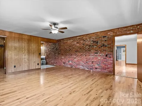 39 Hawthorne Lane Burnsville NC 28714