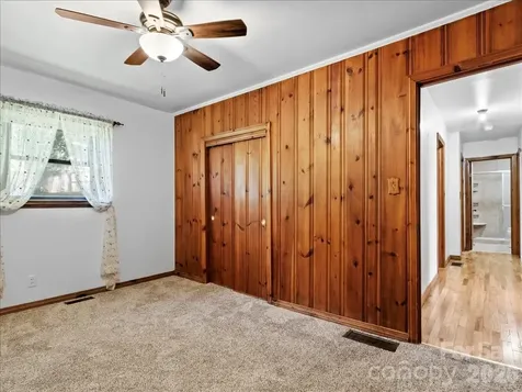 39 Hawthorne Lane Burnsville NC 28714