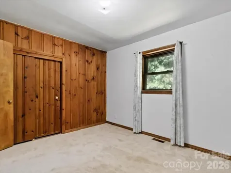 39 Hawthorne Lane Burnsville NC 28714