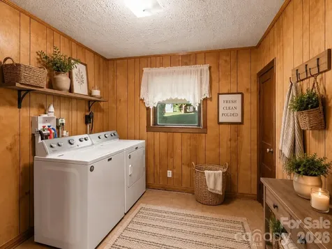 39 Hawthorne Lane Burnsville NC 28714