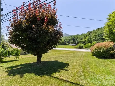 39 Hawthorne Lane Burnsville NC 28714
