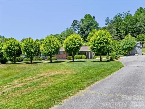 39 Hawthorne Lane Burnsville NC 28714