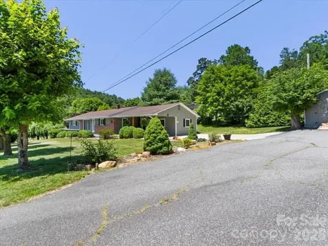 39 Hawthorne Lane Burnsville NC 28714