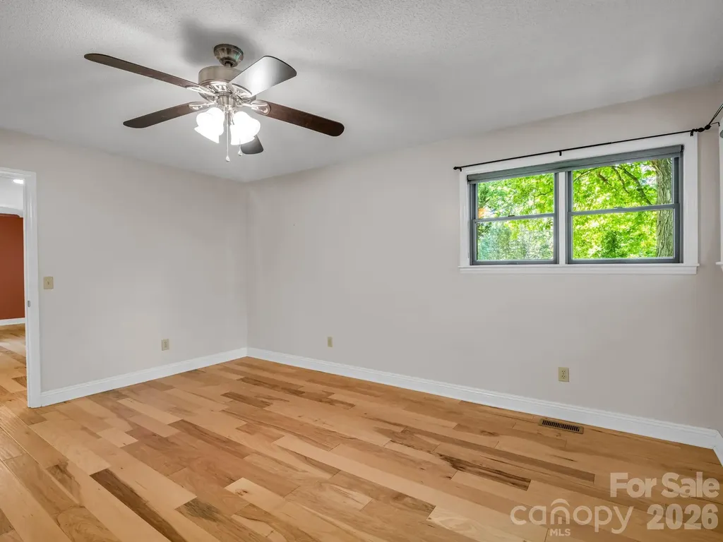 156 Deer Run Hendersonville NC 28739