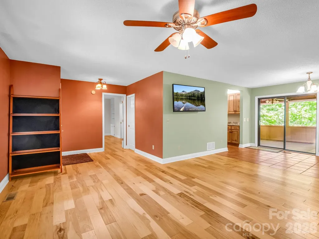 156 Deer Run Hendersonville NC 28739