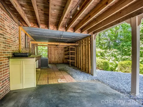 156 Deer Run Hendersonville NC 28739