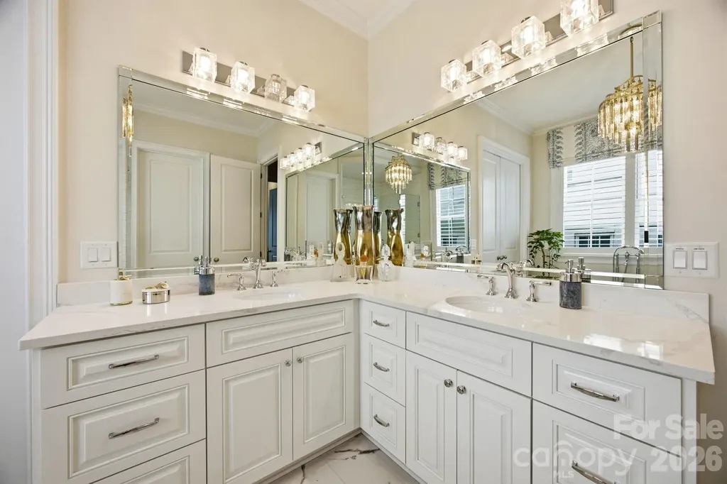 6834 Providence Lane W Charlotte NC 28226