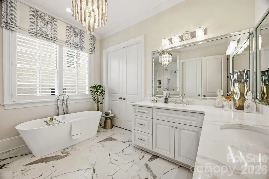 6834 Providence Lane W Charlotte NC 28226